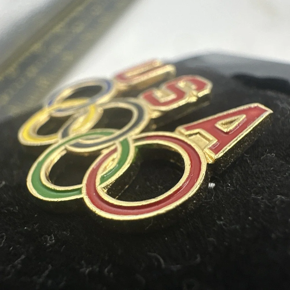 USA Olympics Rings Logo Rainbow Enamel Hat/Lapel Collector Pin New Vintage